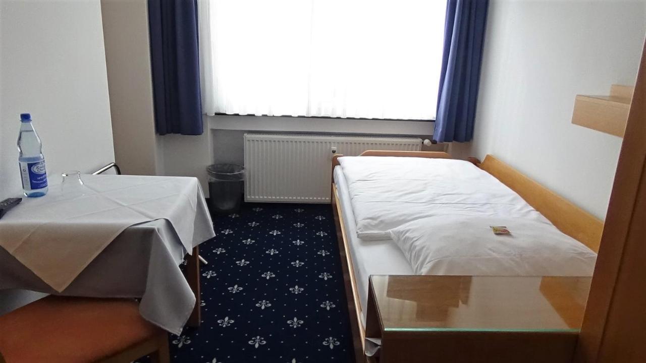 Hotel Zur Traube Бад-Гомбург-фор-дер-Гее Екстер'єр фото