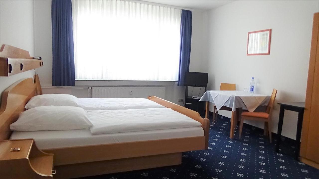 Hotel Zur Traube Бад-Гомбург-фор-дер-Гее Екстер'єр фото